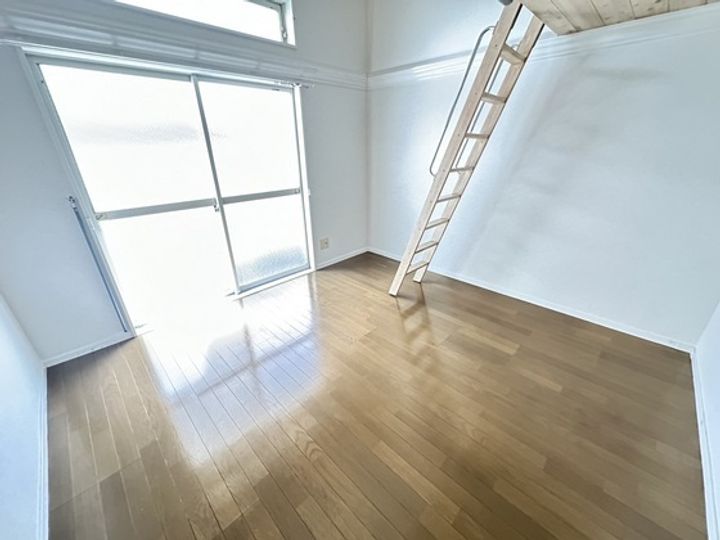 バリュージュ船越の居間