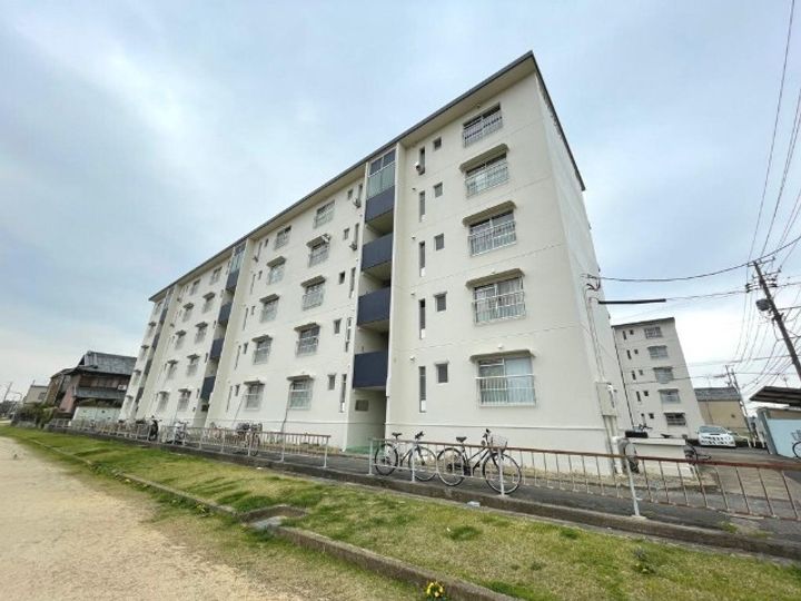 第一三晃マンションの外観