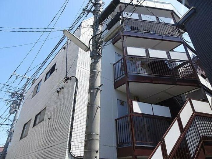 東京都世田谷区赤堤4の賃貸マンションの外観