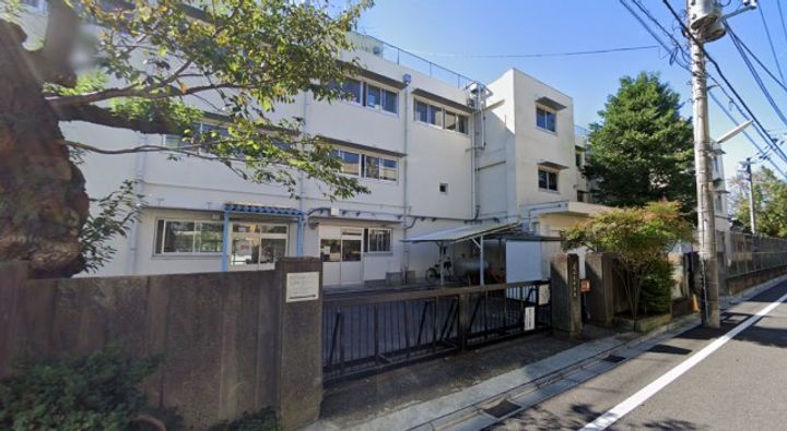 セレーノ・Aの周辺