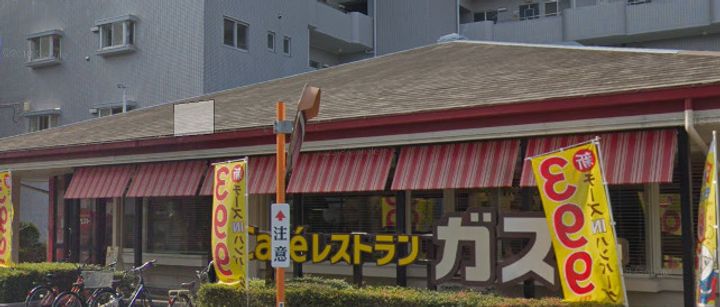 ルネ シェスタの周辺