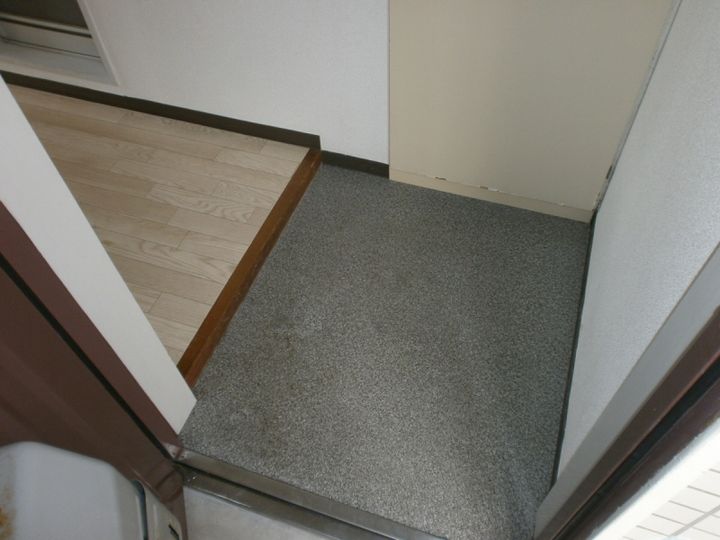 ステューデントビラウィングの玄関