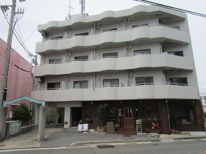 ステューデントビラウィングの外観