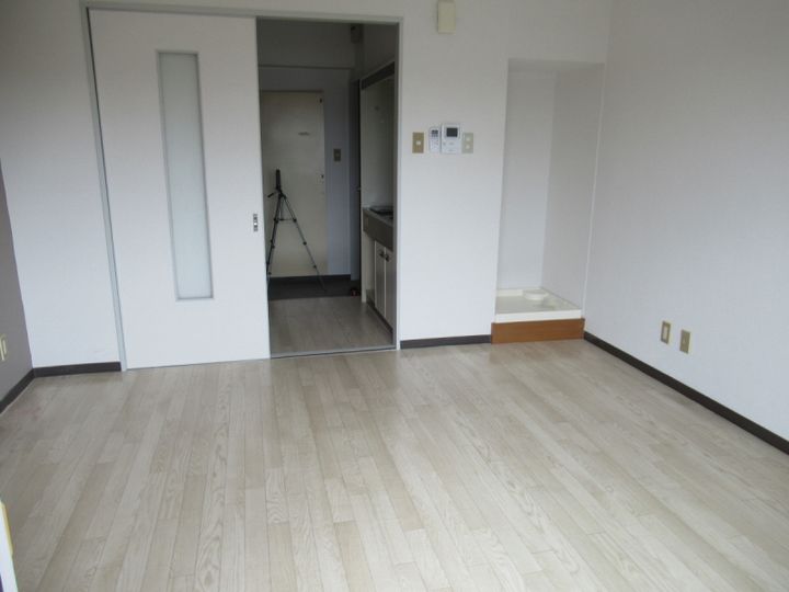 ステューデントビラウィングの居間