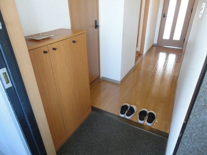 サン・フォレスト花の木Aの玄関