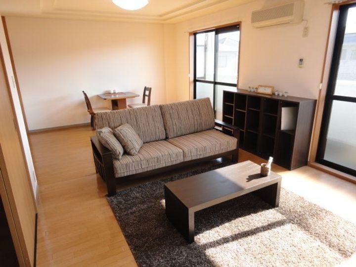 サン・フォレスト花の木Aの居間