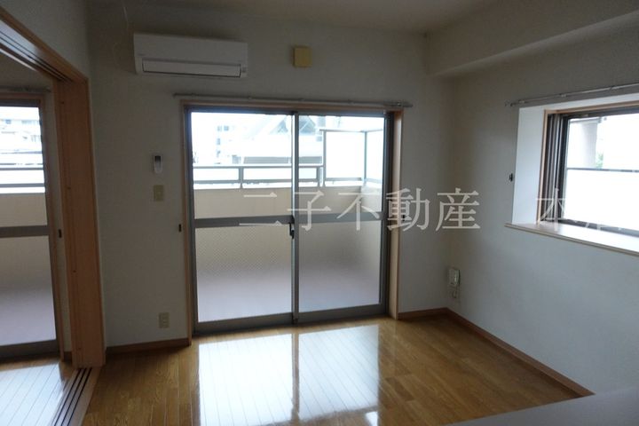 岡山県岡山市南区福富東1(マンション)の賃貸物件の居間