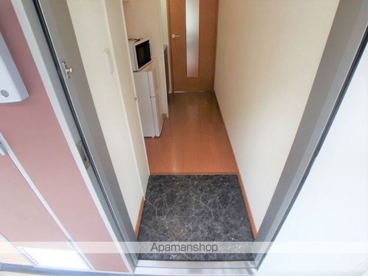 レオパレス船尾の玄関