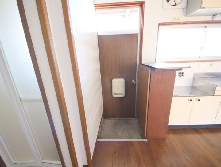 奈良県奈良市西大寺芝町2(アパート)の賃貸物件の玄関