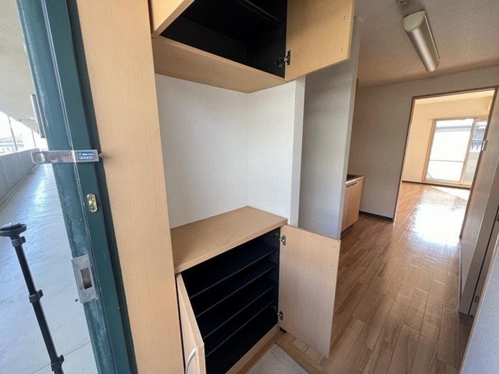 JRBハイツ虹ヶ浜の玄関