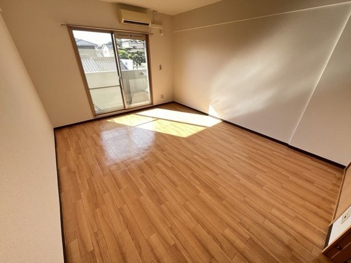 JRBハイツ虹ヶ浜の居間