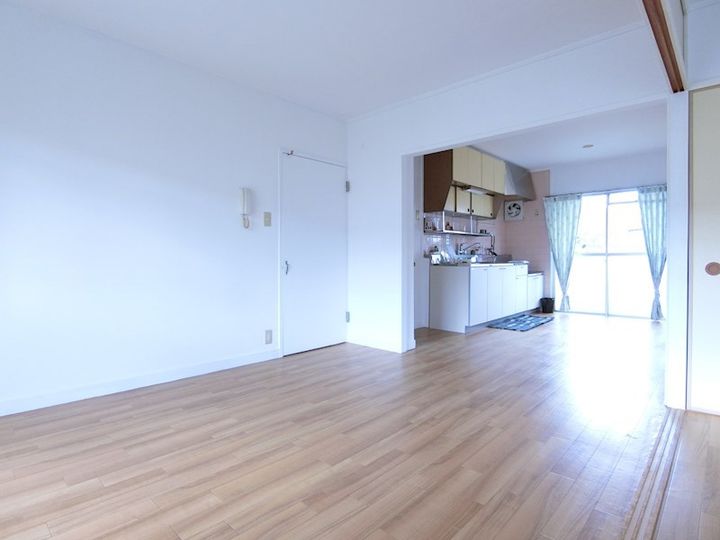 ヴィラナリー狭山 14号棟の居間