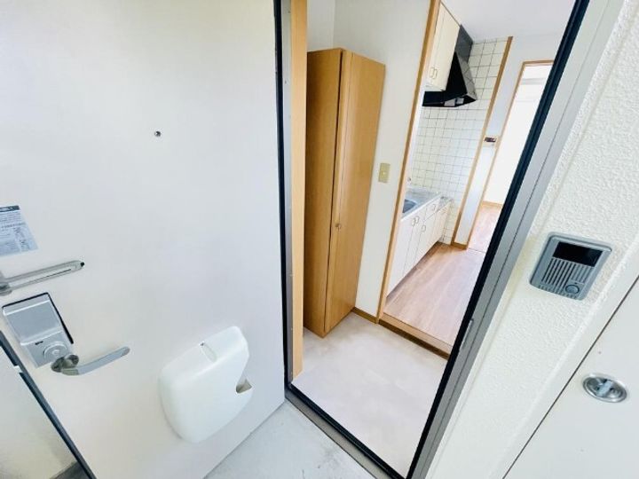 ピースタウン恒川2号館の玄関