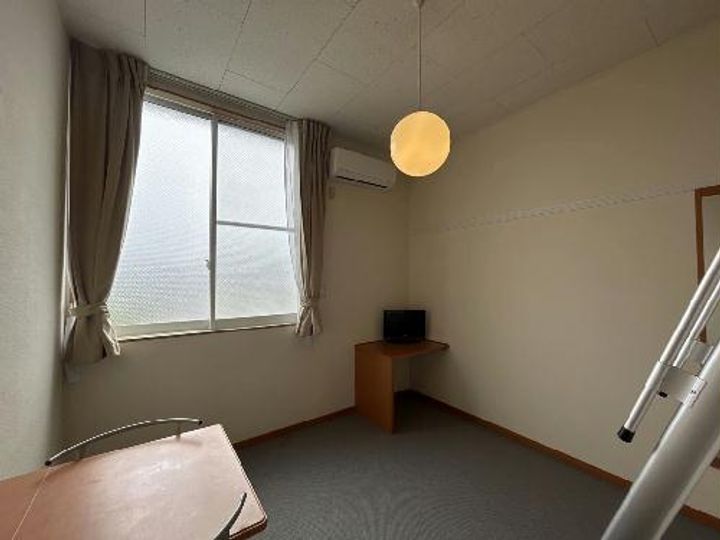レオパレスチェルシーの居間