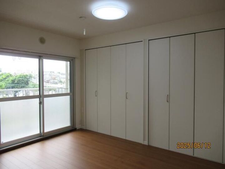 ミッ池ハイツ B 棟の居間