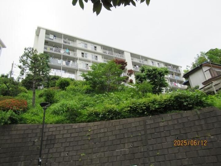 ミッ池ハイツ B 棟の外観