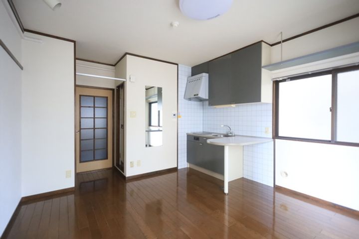 清水ハイツの居間