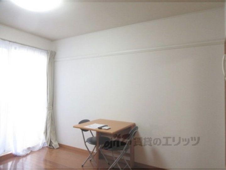 レオパレス佐和山の居間