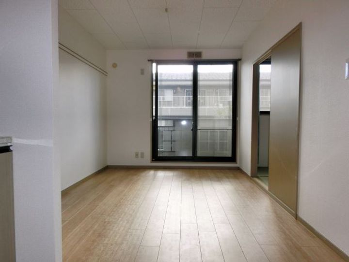 エクセレント熊野の居間