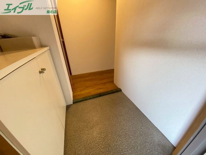 リゾン学南の玄関