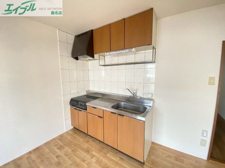 リゾン学南のキッチン