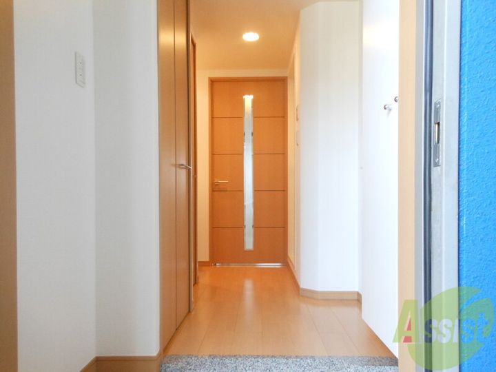 カスタリア三宮の玄関