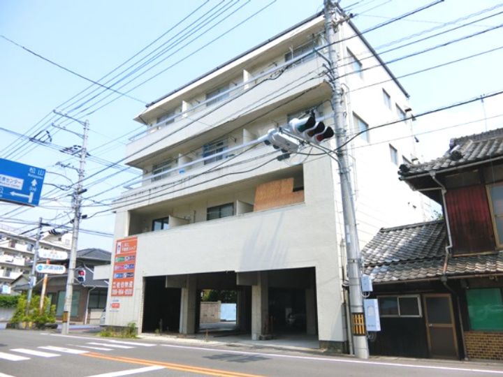 アカデミア横河原駅前の外観