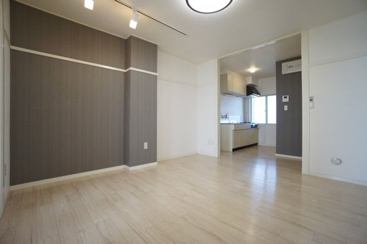 アカデミア横河原駅前の居間