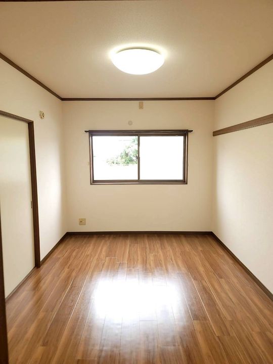 メゾンピーチミラNo.1の居間