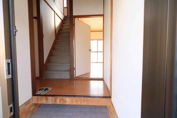 広島県福山市奈良津町2(一戸建)の賃貸物件の玄関