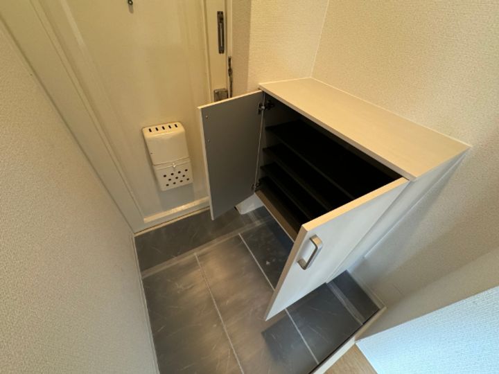 大屋町ハイツの玄関