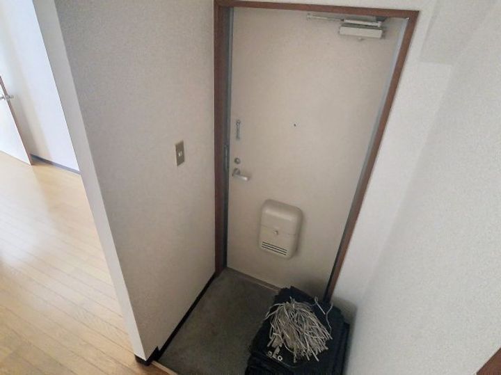ハピィハイツ百石の玄関