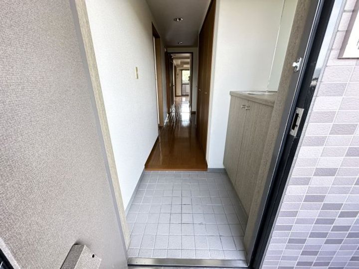 高知県高知市大原町の賃貸マンションの玄関