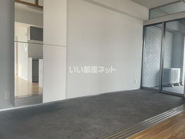 京都府京都市下京区西七条北衣田町の賃貸マンションの玄関