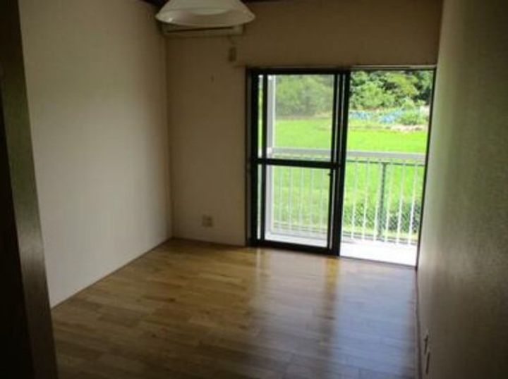 ハイツM高根の居間