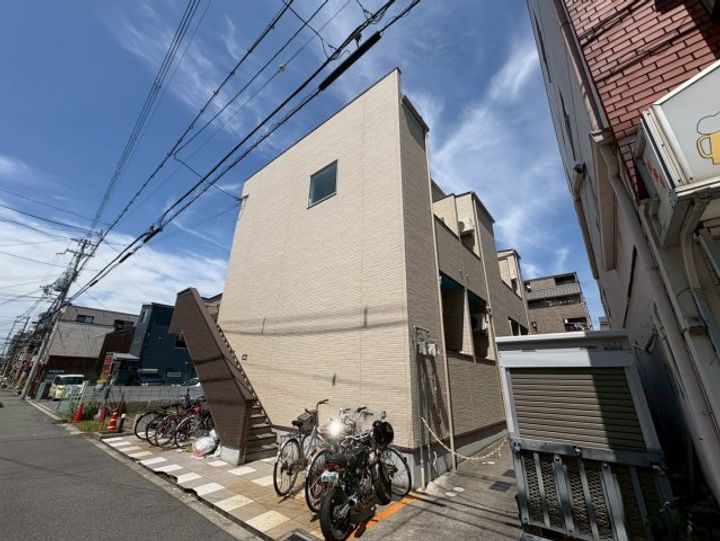 フローレス壱番館の外観
