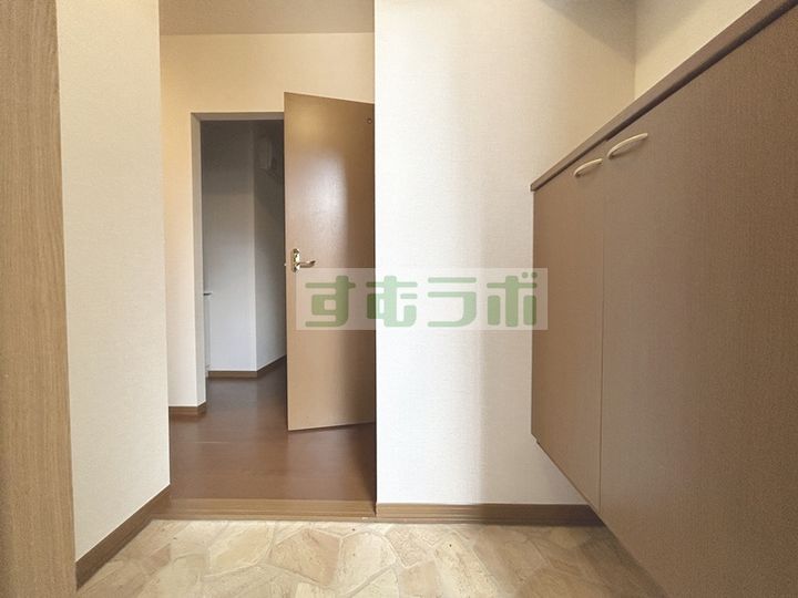 グリーンコートCの玄関