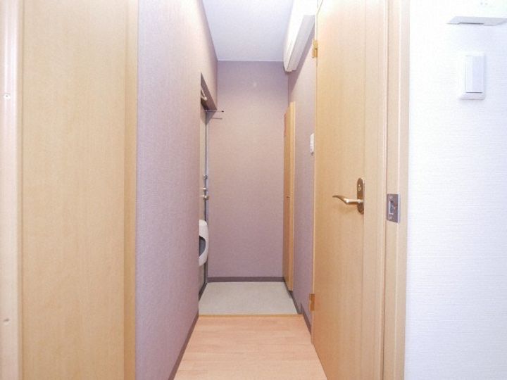北海道札幌市東区北三十八条東2の賃貸アパートの玄関