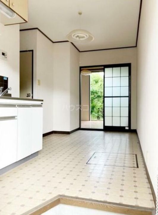 ハイツ岩沢の玄関