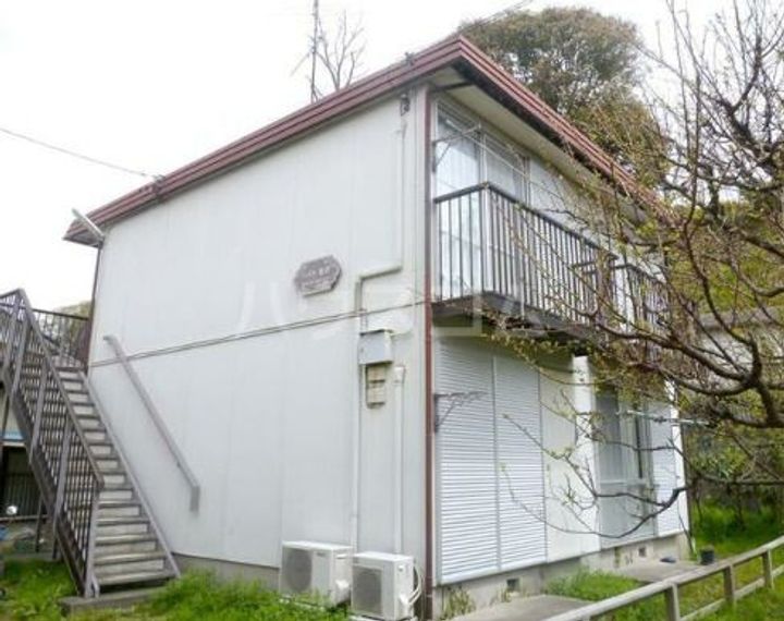 ハイツ岩沢の外観