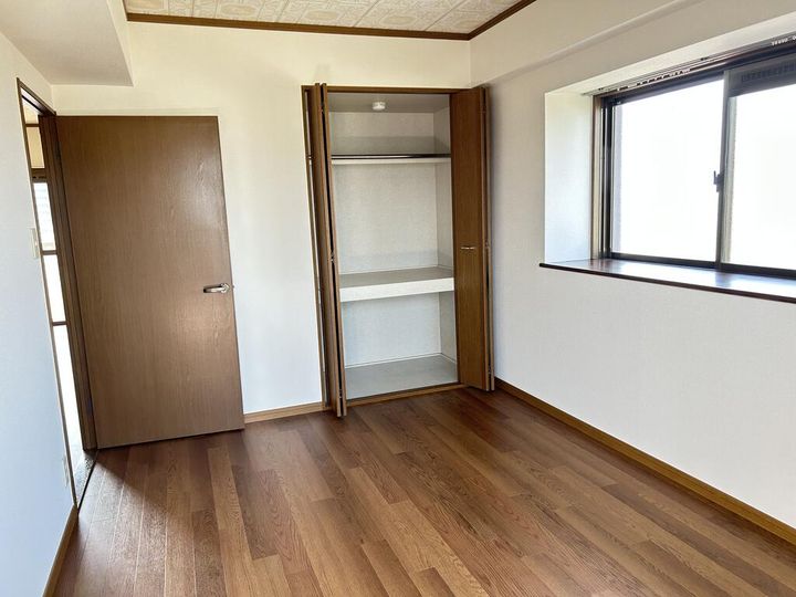 ヴェルファーレ長嶺IIの居間