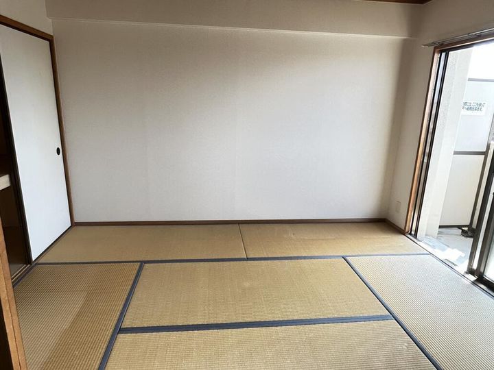 ヴェルファーレ長嶺IIの居間