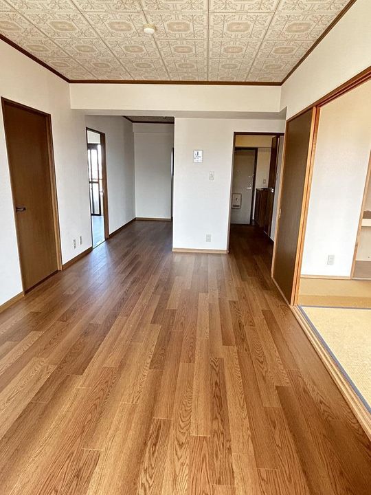 ヴェルファーレ長嶺IIの居間