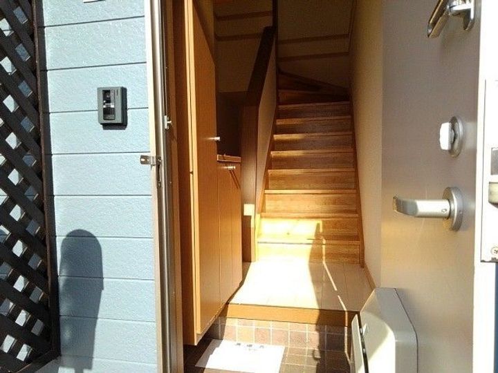 神奈川県伊勢原市高森2(アパート)の賃貸物件の玄関