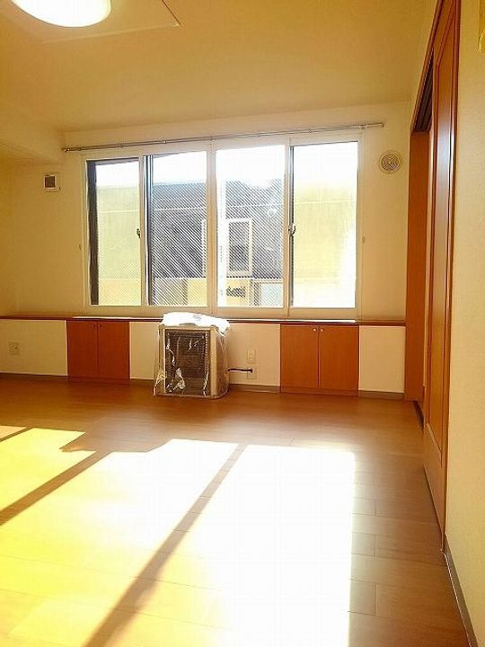 イポナ宮の森の居間