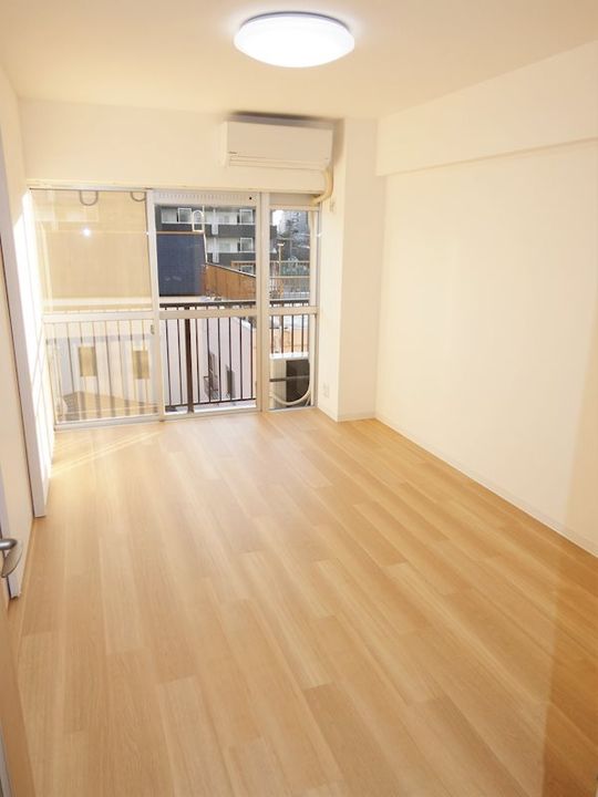 メゾンパーク大森の居間