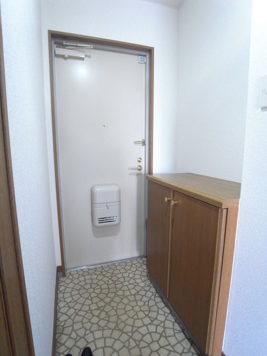 メゾンシャローIの玄関