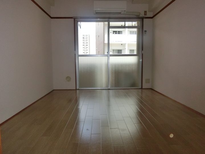 和秀舟入本町ビルの内装