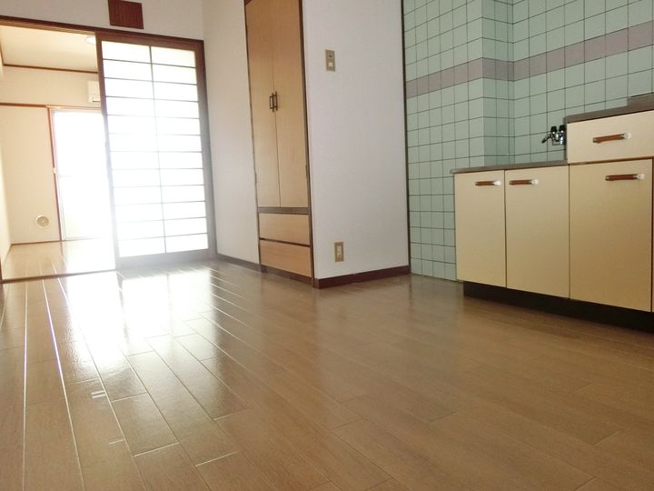 和秀舟入本町ビルの居間