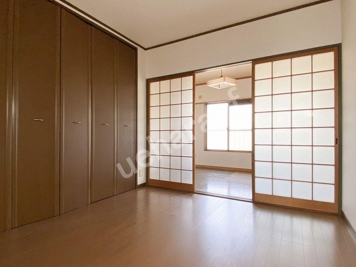 鳳幸マンションの居間
